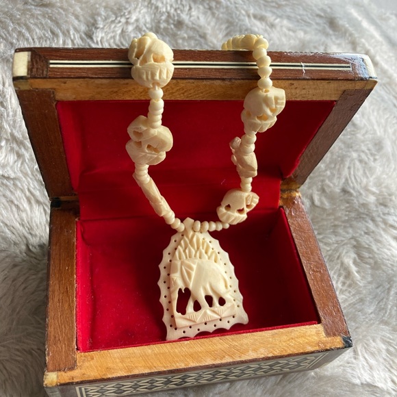Jewelry - Vintage Ivory carved necklace, elephant figures